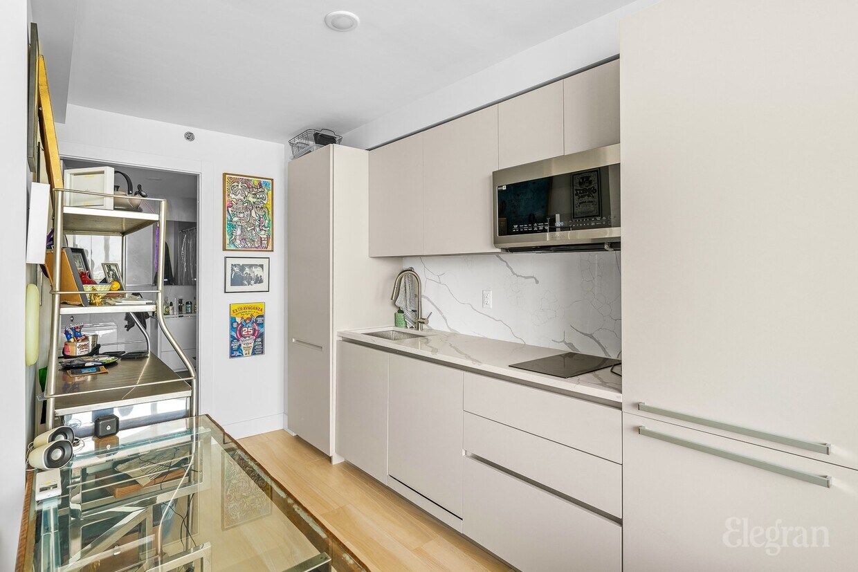 Foto principal - 733 Ocean Pkwy