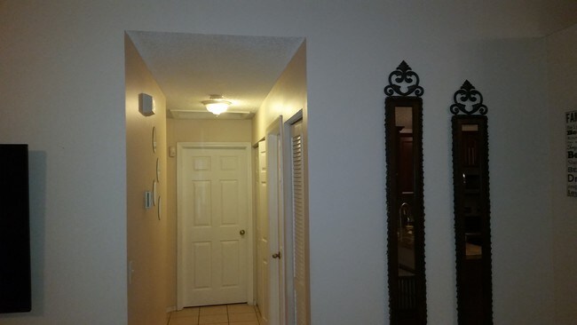 Building Photo - 707 NW 208th Dr