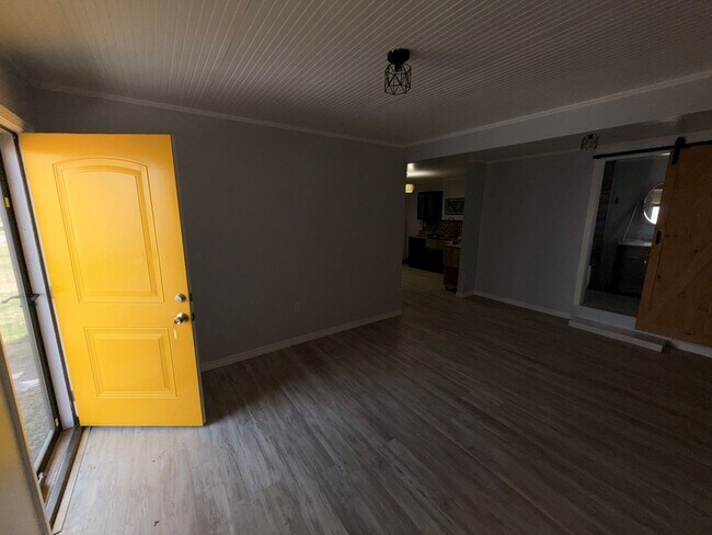 Building Photo - This studio apartment is conveniently located one block from Spohn Shoreline,