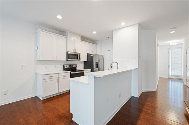 Building Photo - 1878 Plainsboro Dr