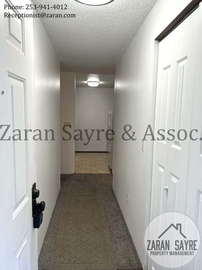 Building Photo - 041 - Beautiful, updated 2 bedroom apartment
