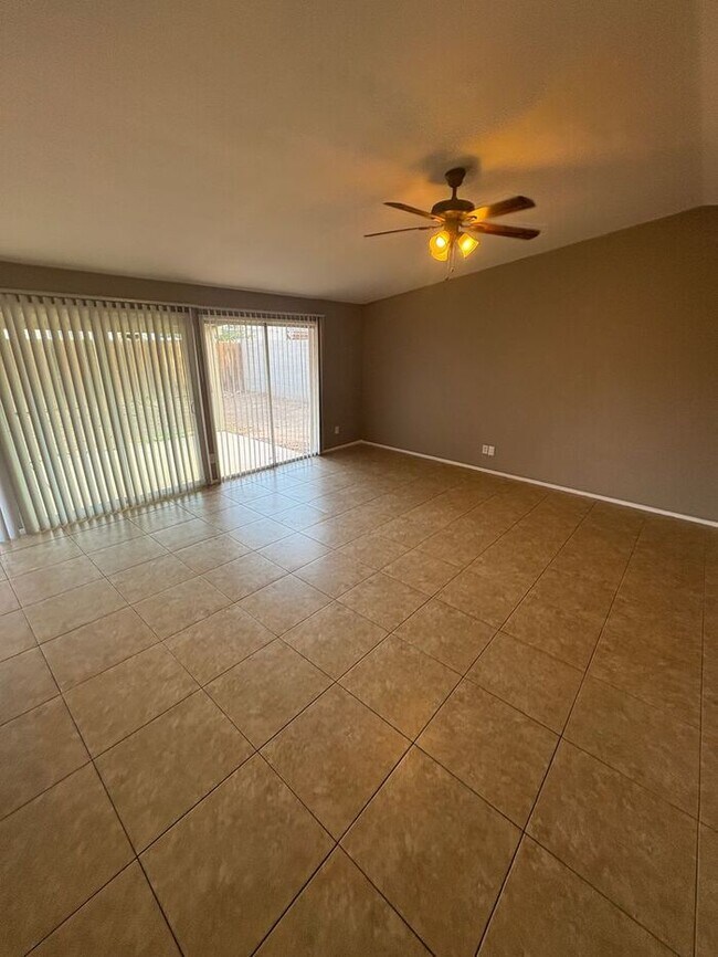 Foto del edificio - READY TO VIEW NOW! Spacious 3 Bed 1 Bath H...