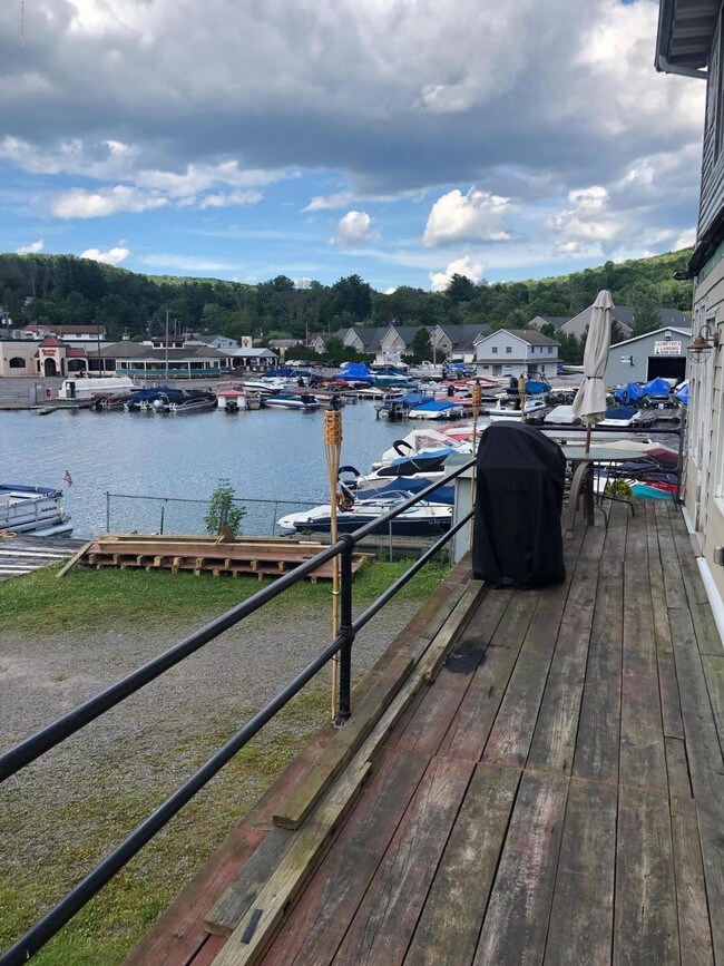 Foto del edificio - 20 Old Lake Rd