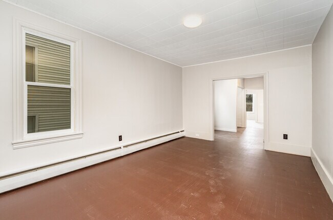 Foto del edificio - 324 Armstrong St