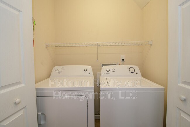 Building Photo - 2107 Ringgold Ct