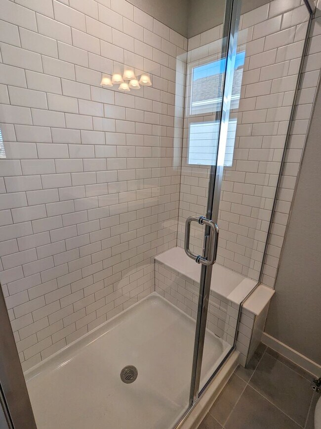 Foto del edificio - One Bedroom One Bathroom Second Story Unit