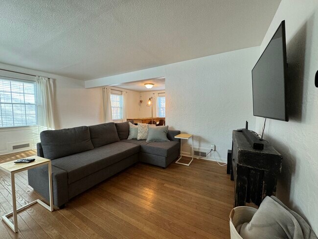 Foto del edificio - 620 E 63rd Ter