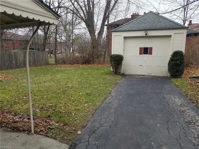 Building Photo - 488 Mistletoe Ave