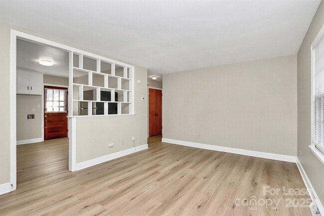 Building Photo - 3728 Dresden Dr E