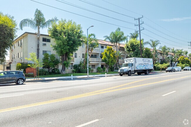 Foto del edificio - Villa La Paloma Apartments | 7722 Reseda Blvd