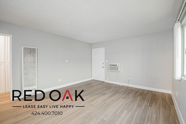 Foto del edificio - 690 S Riverside Ave