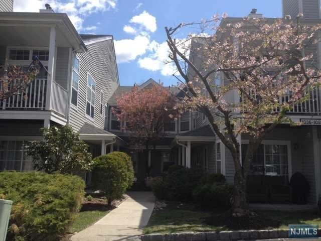 Building Photo - 1045 Cambridge Ct