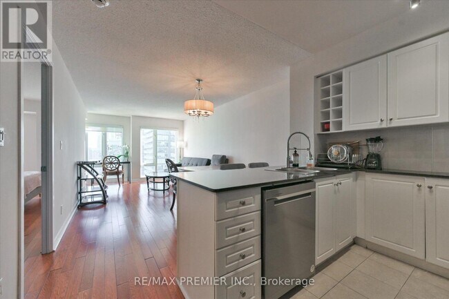 Photo du bâtiment - 210 Victoria St