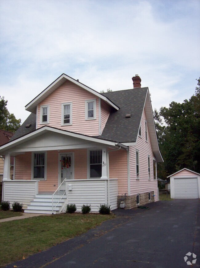 Building Photo - 1859 Evergreen Ave