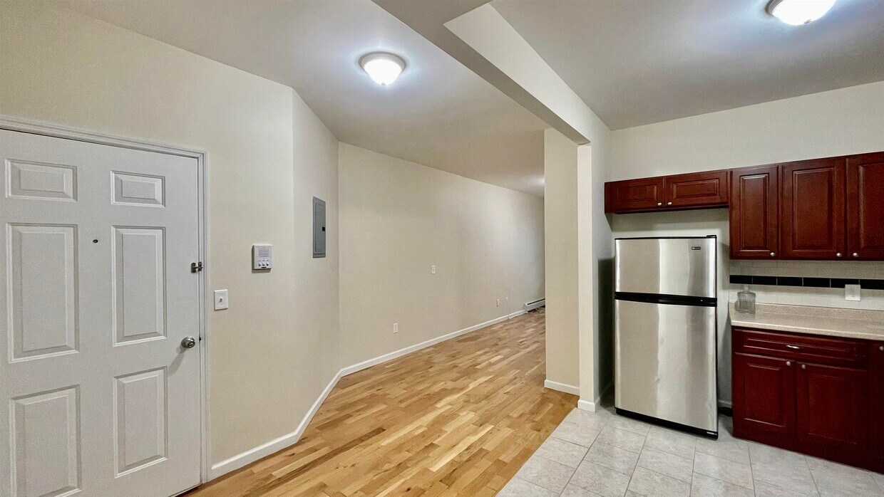 4 Trembley Ct Unit 1, Bayonne, NJ 07002 Condo for Rent in Bayonne, NJ