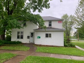 Building Photo - 1703 6th St E