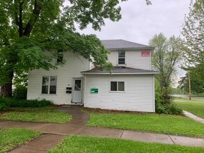 Building Photo - 1703 6th St E