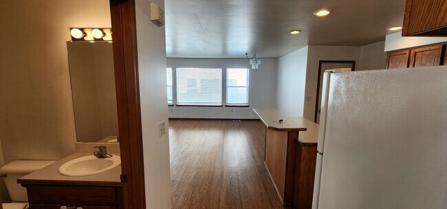 Foto del edificio - 1326 S Skyline Dr