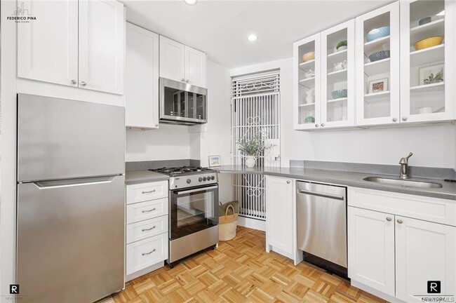 Building Photo - 126 W 73rd St
