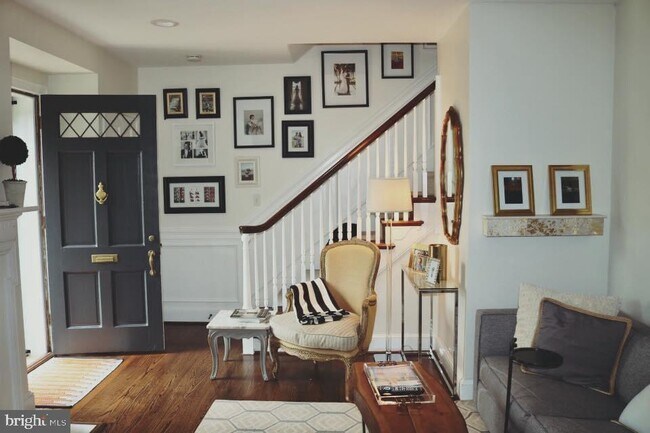 Foto del edificio - 8506 Lynwood Pl