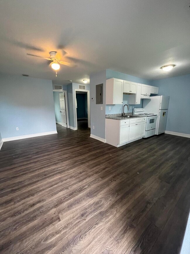 Building Photo - 1109 NW 6th Ave