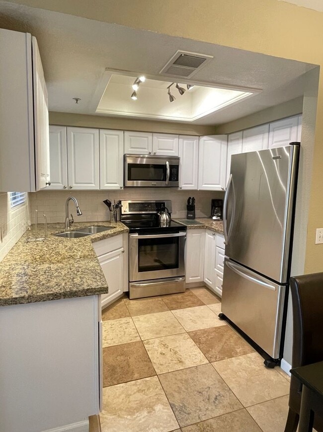 Building Photo - 1 Bedroom/1 Bath community pool Great Scottsdale location.
