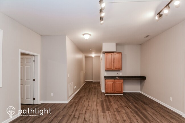 Building Photo - 12210 Fox Valley St