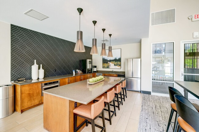 Building Photo - Heights at Interlocken