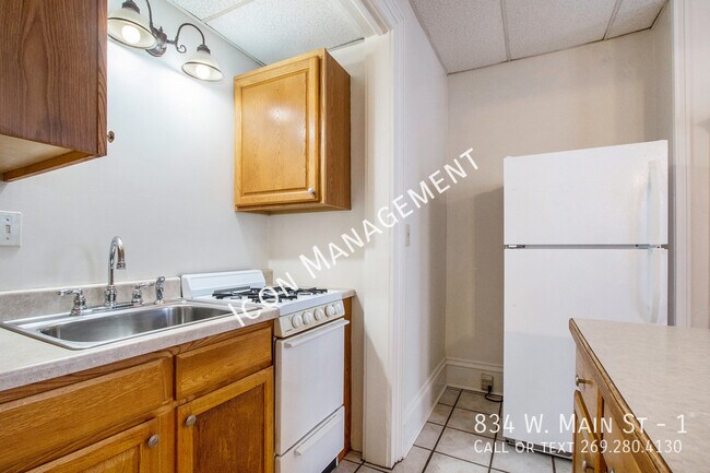 Foto del edificio - 834 W Main St