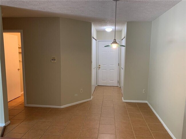 Building Photo - 4470 Village Ln