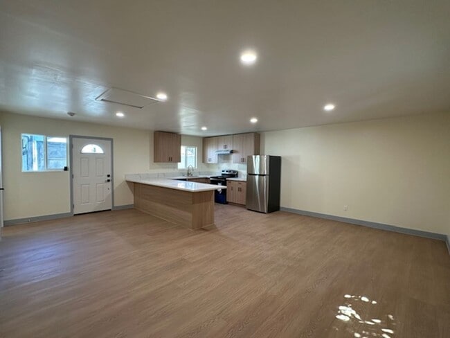 Building Photo - 7227 Forbes Ave