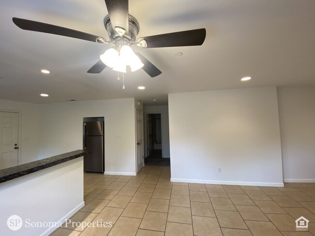 Foto del edificio - Updated 2 Bedroom Duplex on Broadway!