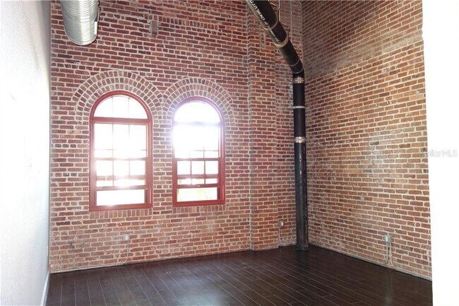 Building Photo - 1501 W Horatio St