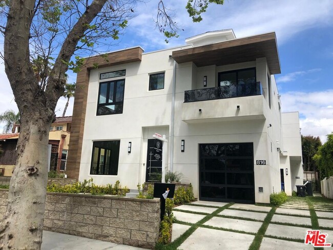 Building Photo - 816 N Orange Dr