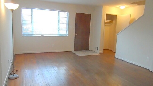 Living Room - 423 Earl St