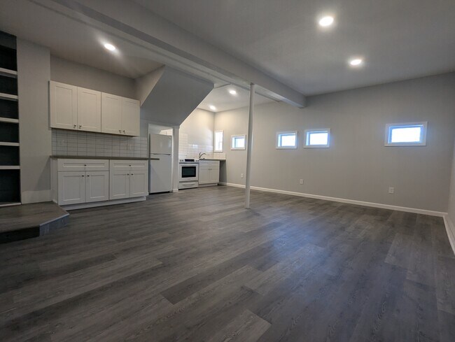 Cocina - 404 Jagoe St