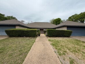 Building Photo - 5213 Laurel Lake Dr