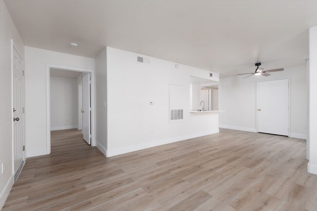 Building Photo - Completely remodeled 1st floor unit in gated Silverado Ranch community