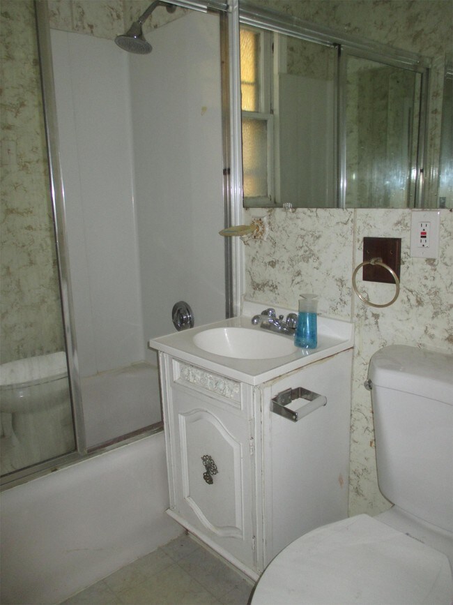 Foto del edificio - 8152 Toddy Ave
