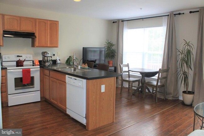 Building Photo - 226 Goldsborough Dr