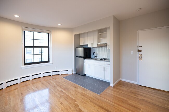 Building Photo - 158-161 Saint Botolph Unit 7