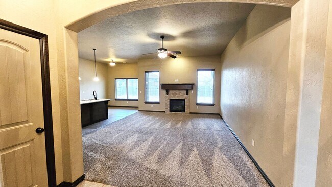 Foto del edificio - Gorgeous 3 Bed & Study in Moore