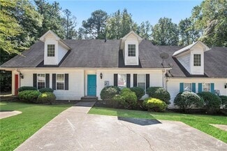 Building Photo - 6714 Lakewood Dr