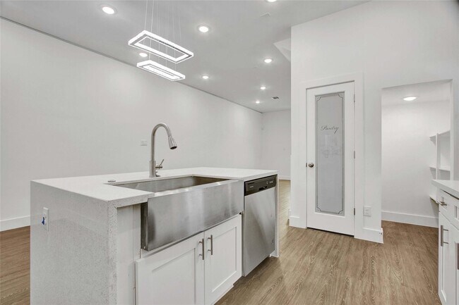 Foto del edificio - 4512 Brinkley St