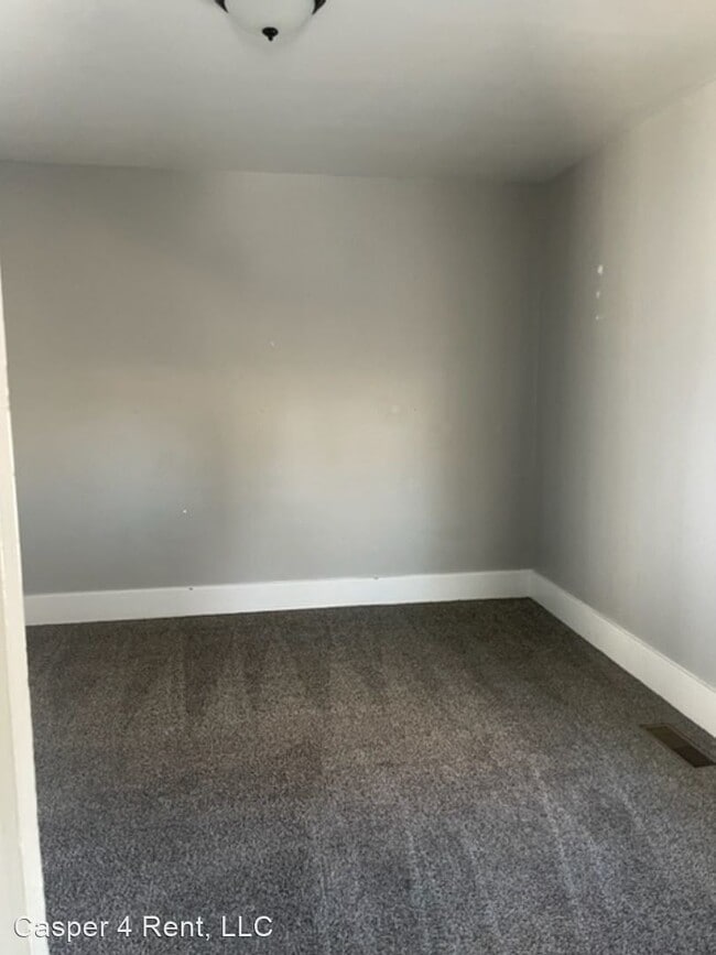 Building Photo - 4 br, 2 bath House - 1105 S. Locust Street