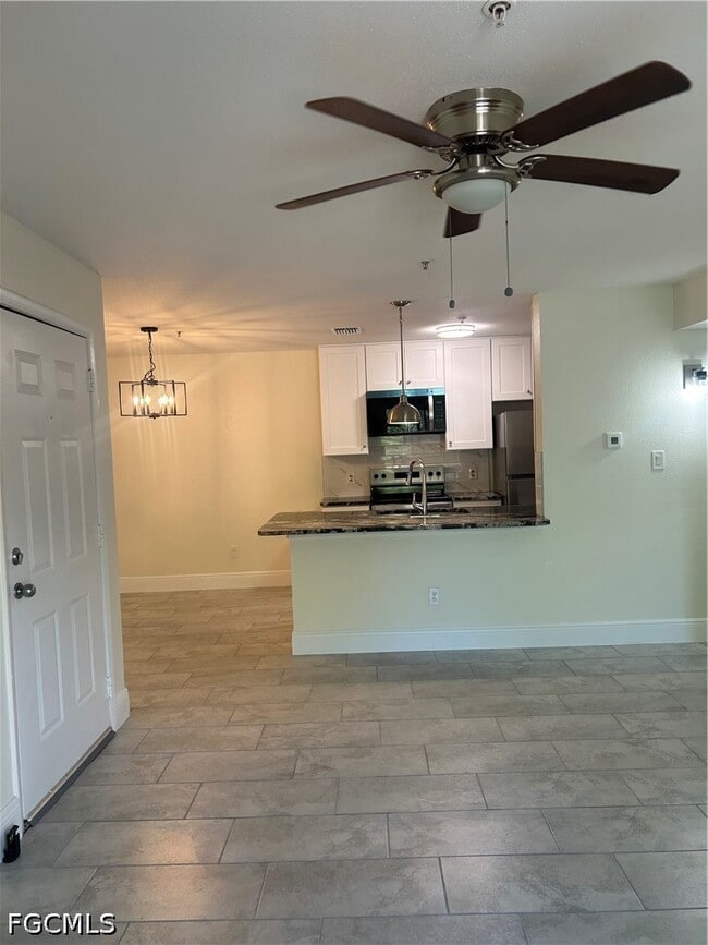 Building Photo - 2875 Winkler Ave