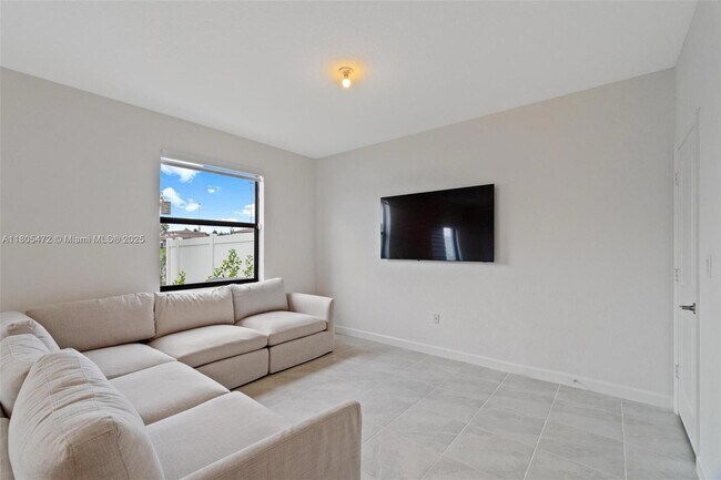 Foto del edificio - 541 NW 204th St