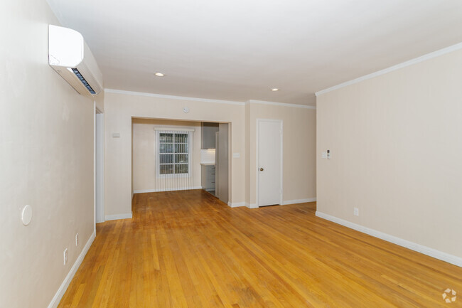 Studio - 550 SF - Fountain Gardens