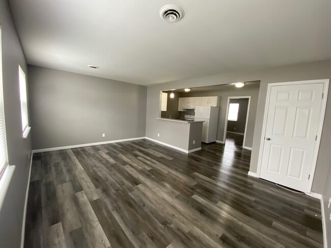 Building Photo - 107 Sandstone Ct