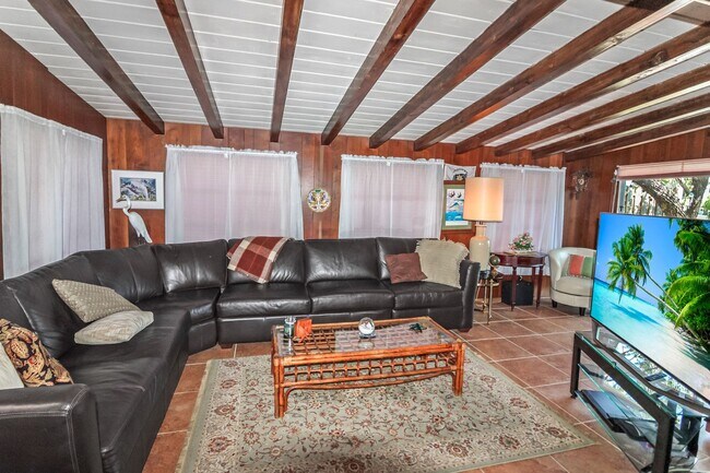 Foto del edificio - 1660 Juniper Dr